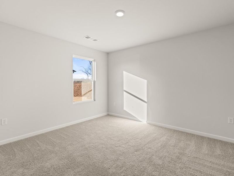 Spacious, unfurnished interior of a new home in Falcon Landing, Gainesville (Image 27).