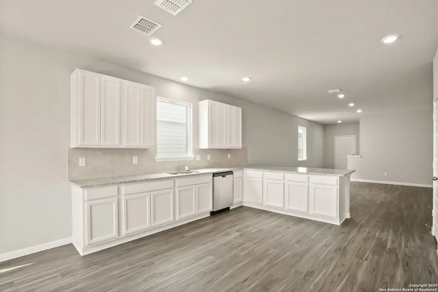 Furnished interior view inside a new home in Cinco Lakes, San Antonio (Image 5).