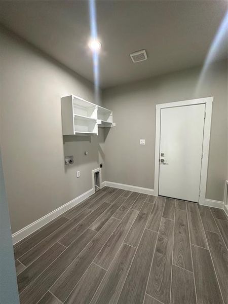 Spacious, unfurnished interior of a new home in , Dallas (Image 27).