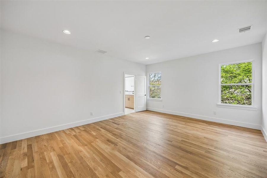 Spacious, unfurnished interior of a new home in , Dallas (Image 22).