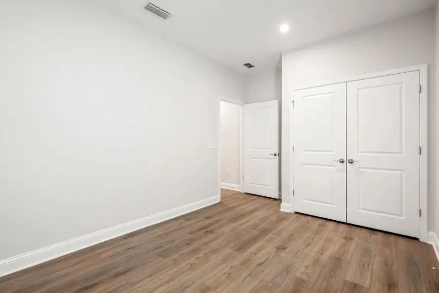 Spacious, unfurnished interior of a new home in Waterways, Richmond Hill (Image 51).