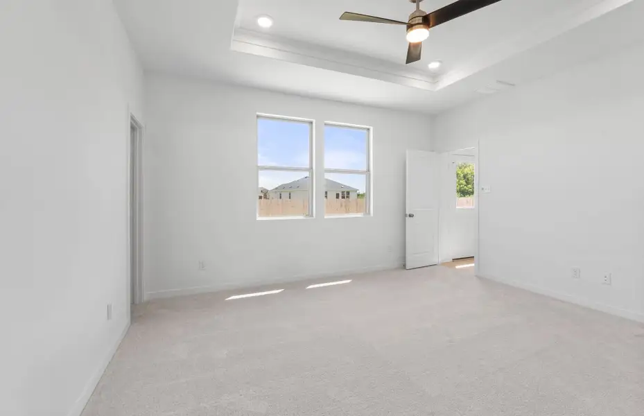 Spacious, unfurnished interior of a new home in County View, Temple (Image 17).