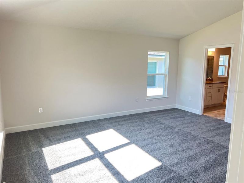 Spacious, unfurnished interior of a new home in Abbey Glen, Dade City (Image 11).