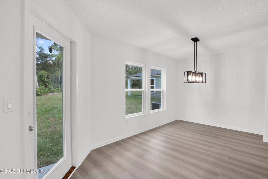 Spacious, unfurnished interior of a new home in , Palatka (Image 40).