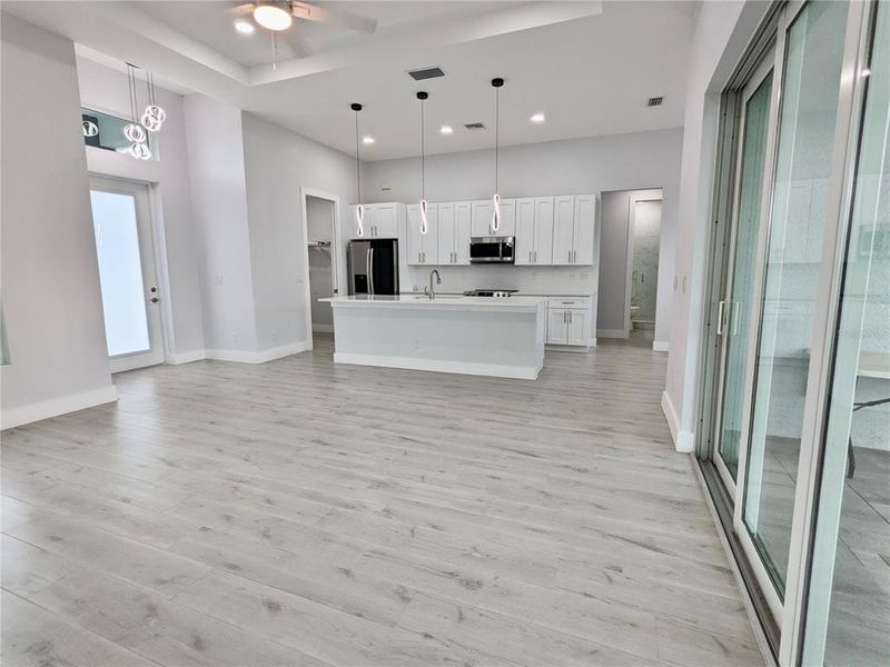 Spacious, unfurnished interior of a new home in , Cape Coral (Image 24).