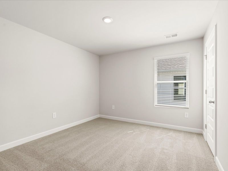 Spacious, unfurnished interior of a new home in Village at White Pine, Pendleton (Image 23).
