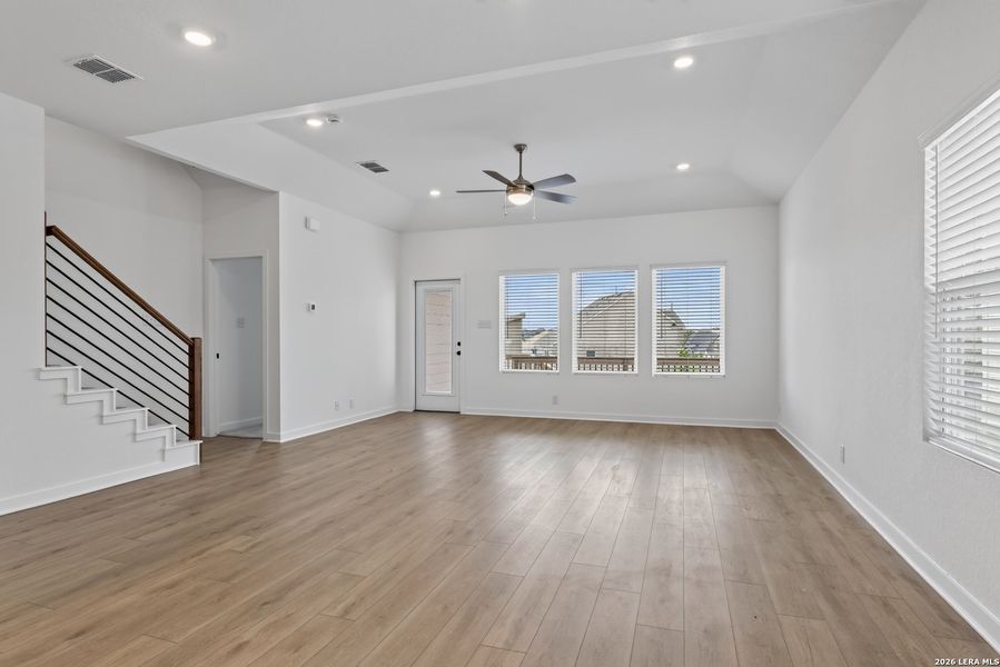 Spacious, unfurnished interior of a new home in , San Antonio (Image 15).
