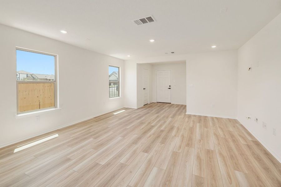 Spacious, unfurnished interior of a new home in Stoney Chase, Del Valle (Image 19). Spacious, unfurnished interior of a new home in Stoney Chase, Del Valle (Image 19).