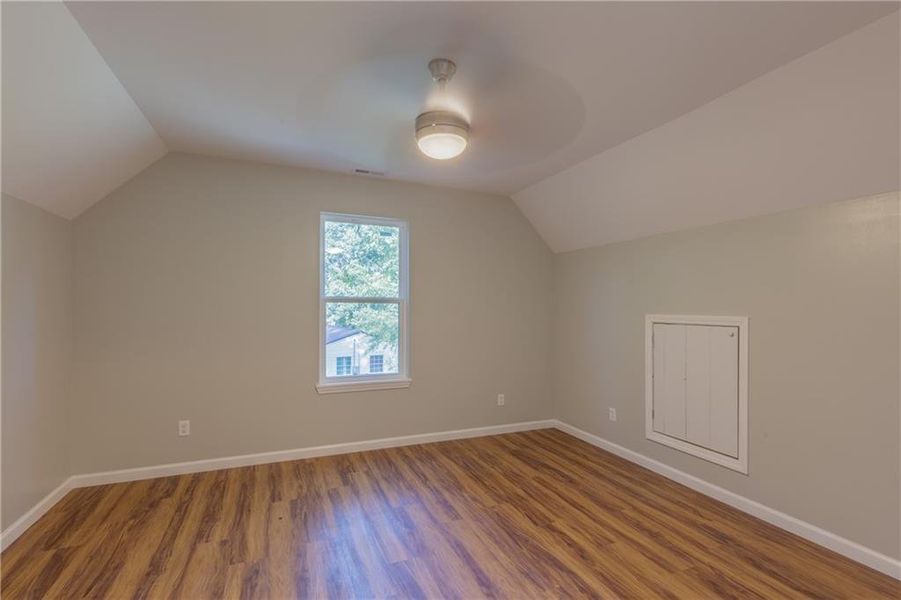 Spacious, unfurnished interior of a new home in , Menlo (Image 12).