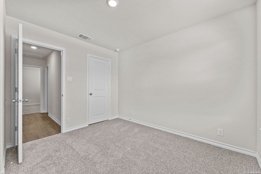 Spacious, unfurnished interior of a new home in Steele Creek, Cibolo (Image 23).