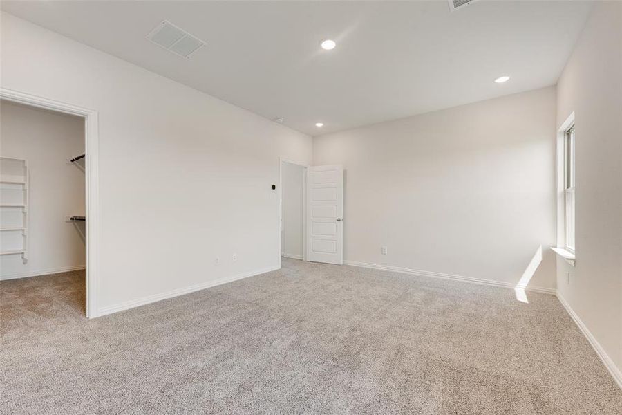 Spacious, unfurnished interior of a new home in Walden Pond, Forney (Image 30).