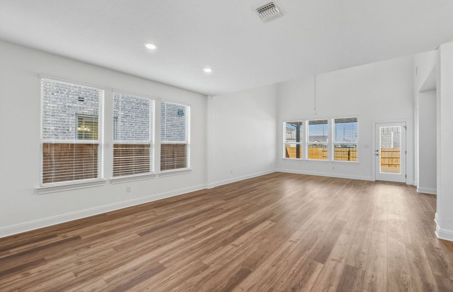 Spacious, unfurnished interior of a new home in Santa Rita Ranch, Liberty Hill (Image 19). Spacious, unfurnished interior of a new home in Santa Rita Ranch, Liberty Hill (Image 19).