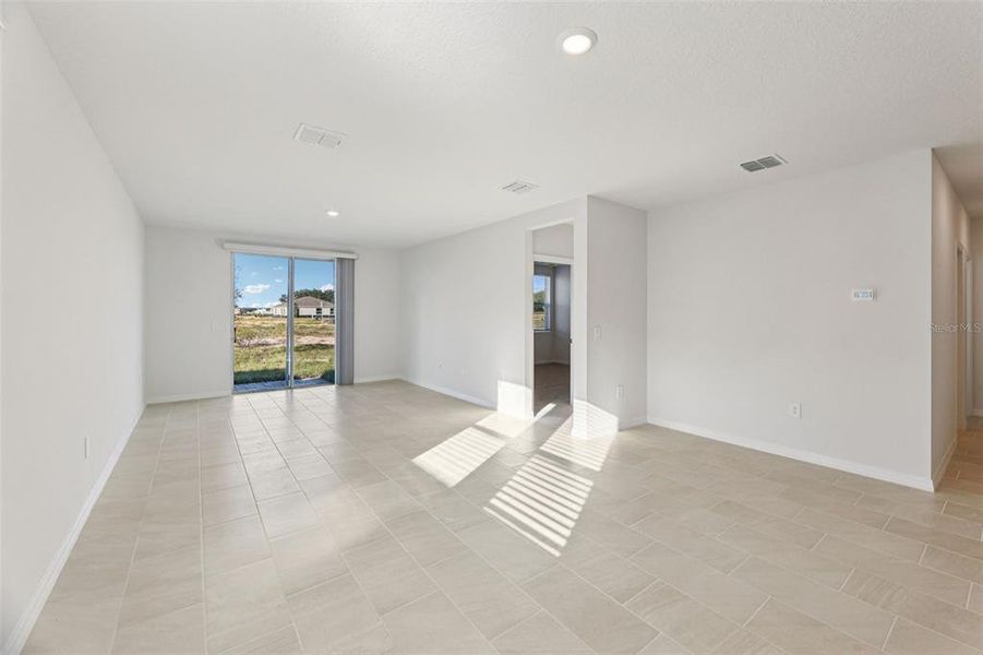 Spacious, unfurnished interior of a new home in Wynnstone - Signature Series, Davenport (Image 17).