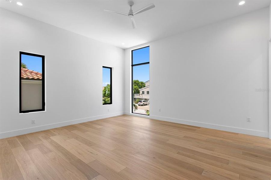 Spacious, unfurnished interior of a new home in , Tierra Verde (Image 51).