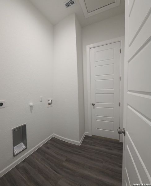 Spacious, unfurnished interior of a new home in , San Antonio (Image 20).