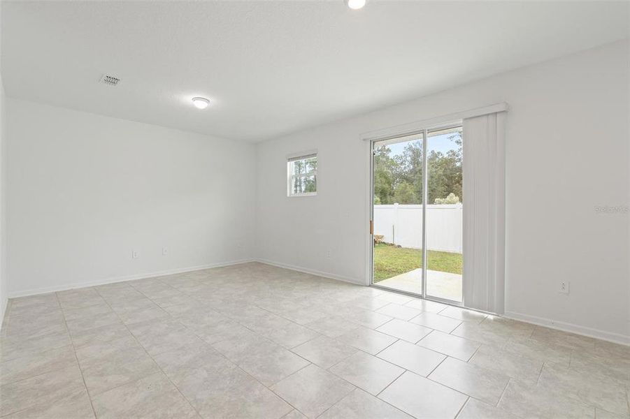 Spacious, unfurnished interior of a new home in Lake Wilson Reserve, Kissimmee (Image 24). Spacious, unfurnished interior of a new home in Lake Wilson Reserve, Kissimmee (Image 24).