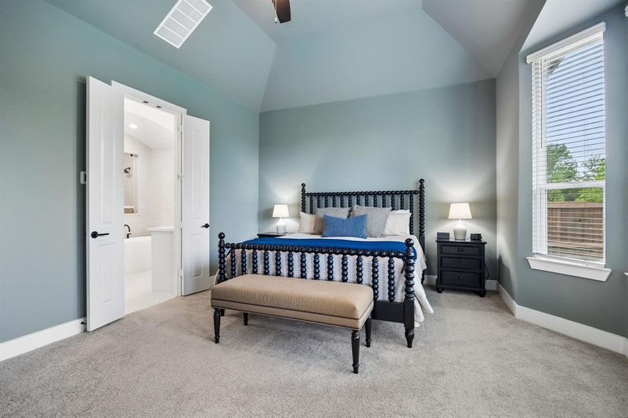 Vaulted ceiling with an integrated ceiling fan Vaulted ceiling with an integrated ceiling fan