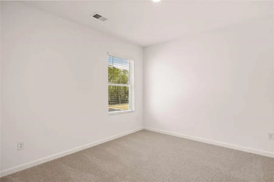 Spacious, unfurnished interior of a new home in Shoal Creek, Hampton (Image 9).