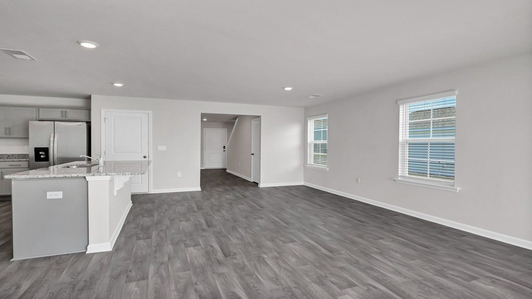 Spacious, unfurnished interior of a new home in Grand Oaks, Columbia (Image 19).
