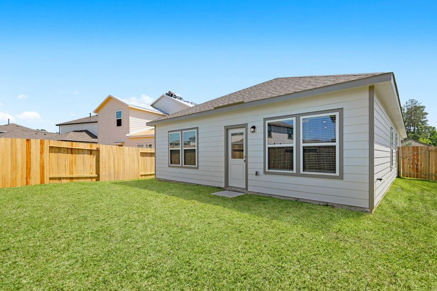 Exterior details and patio area of a home in Granger Pines, Conroe (Image 4).