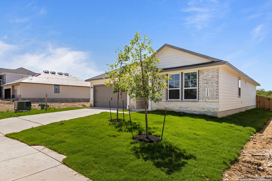 Front exterior of a new home in Horizon Pointe, Converse, TX, highlighting curb appeal (Image 90).