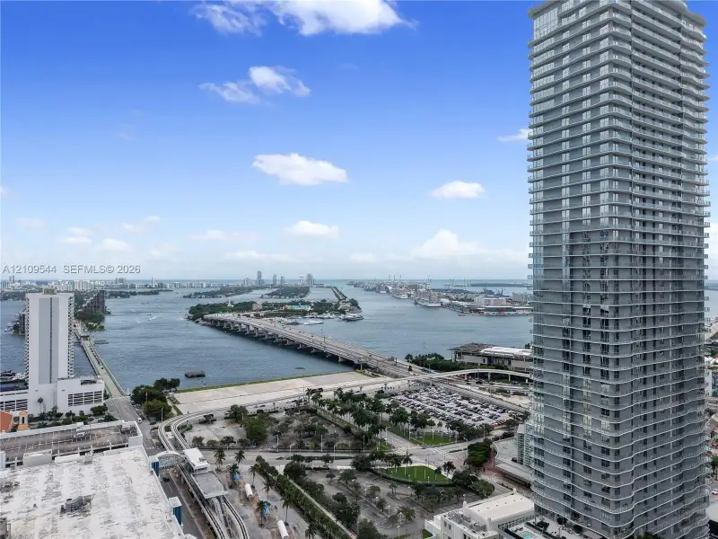 Condo located in Miami, FL showcasing its design and architecture (Image 37).