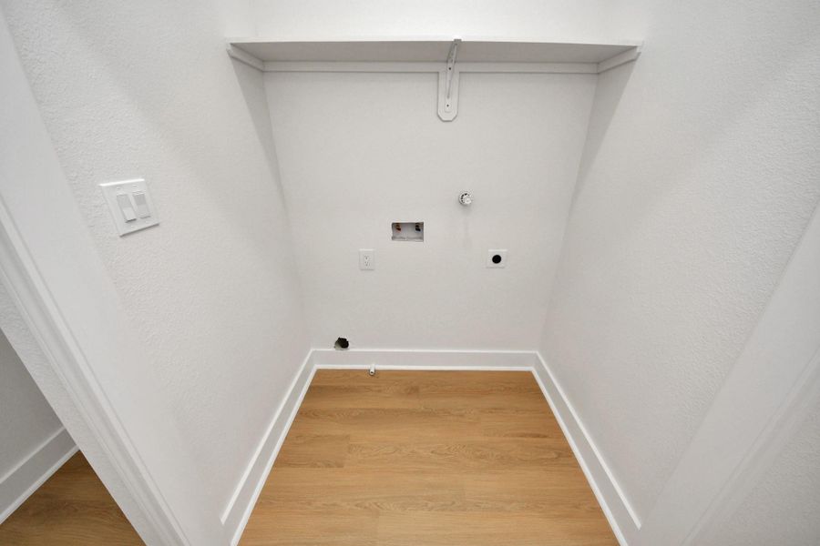 Spacious, unfurnished interior of a new home in , Houston (Image 43).