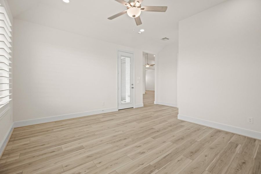 Spacious, unfurnished interior of a new home in Westwood, League City (Image 20). Spacious, unfurnished interior of a new home in Westwood, League City (Image 20).