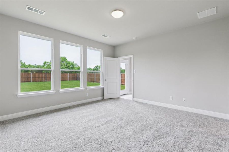 Spacious, unfurnished interior of a new home in Santorini, Seagoville (Image 17).