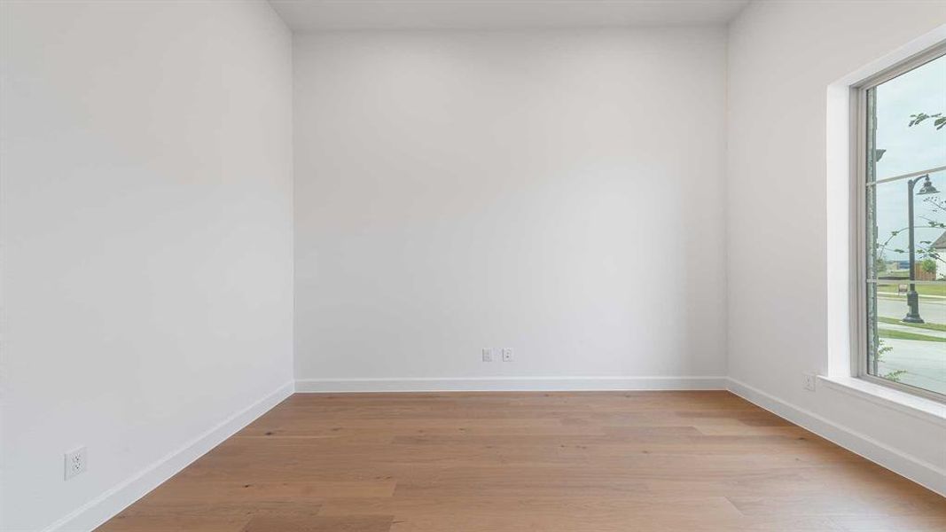 Spacious, unfurnished interior of a new home in Myrtle Creek 71', Waxahachie (Image 23).