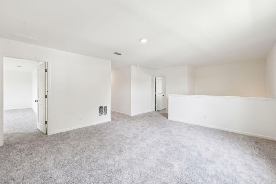 Spacious, unfurnished interior of a new home in Sunterra Lakes, Brookshire (Image 14).