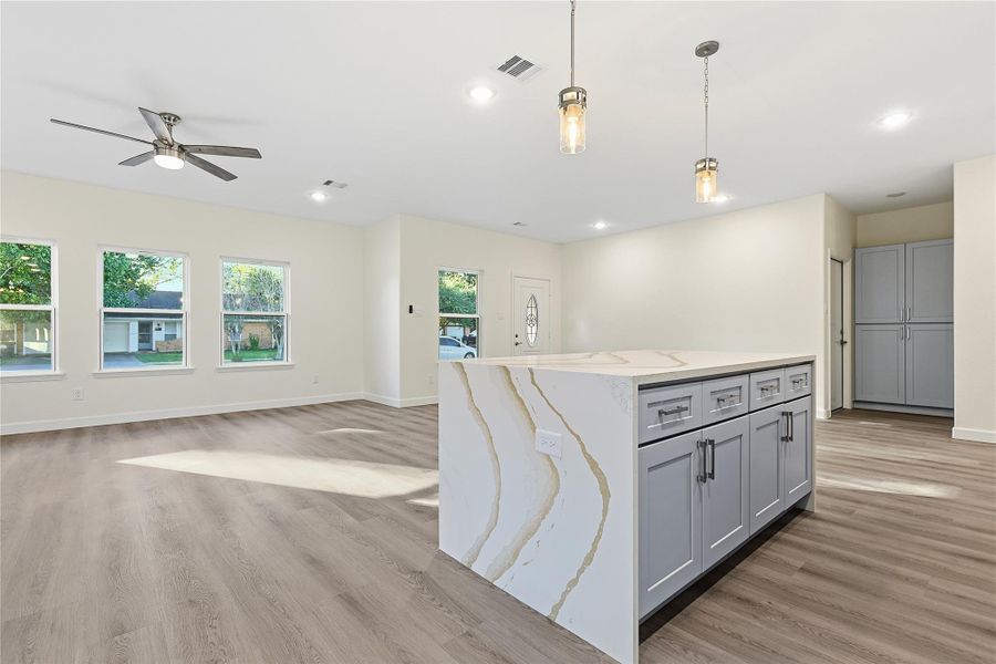 Island with seating Island with seating