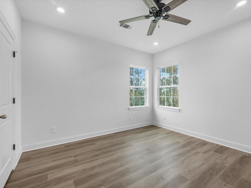 Spacious, unfurnished interior of a new home in , Galveston (Image 22).