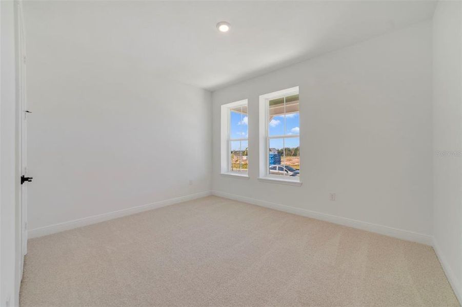 Spacious, unfurnished interior of a new home in Vintner Reserve, Clermont (Image 15).