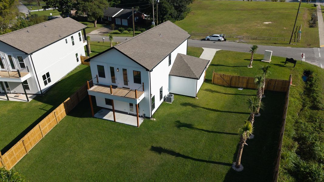Exterior details and patio area of a home in , North Charleston (Image 3).