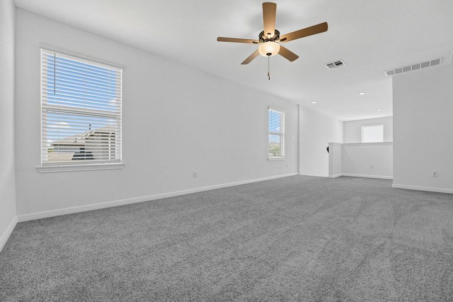 Spacious, unfurnished interior of a new home in Sunfield, Buda (Image 24).