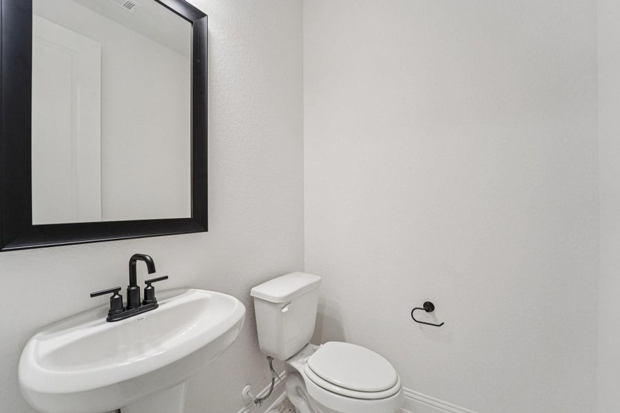 Furnished interior view inside a new home in Evergreen 50', Conroe (Image 5).