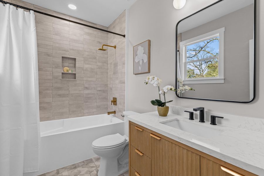 Furnished interior view inside a new home in , Charleston (Image 29).