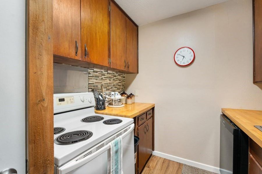 Close-up of interior finishes inside a home in , Gun Barrel City (Image 17).