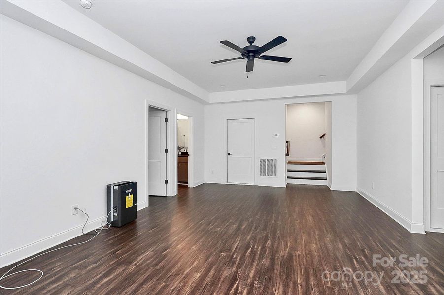 Spacious, unfurnished interior of a new home in Harbor Oaks, Denver (Image 21).