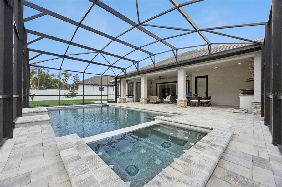 Exterior details and patio area of a home in , Clermont (Image 25).