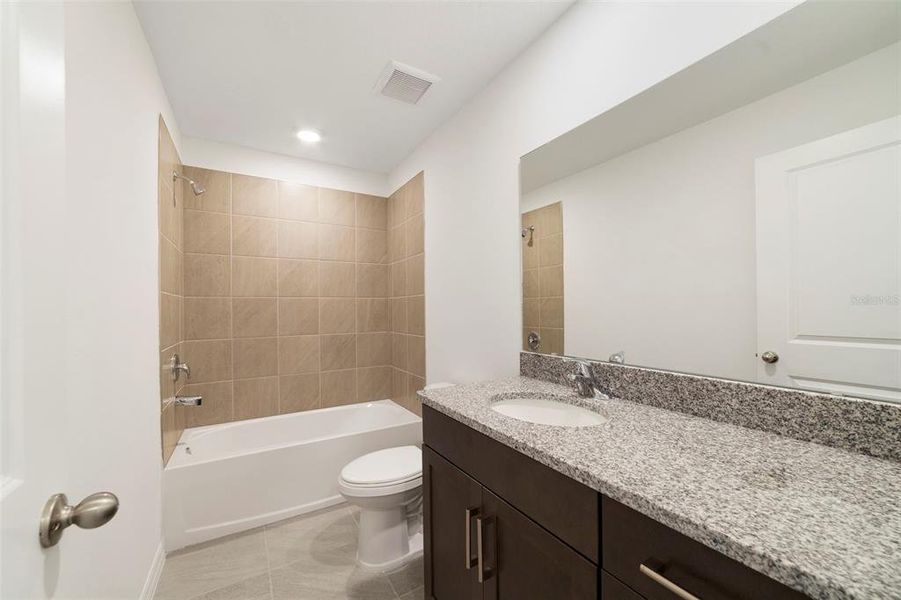 Furnished interior view inside a new home in Towns at Greenleaf, Oviedo (Image 10).