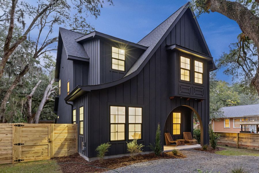 Exterior details and patio area of a home in , North Charleston (Image 3).