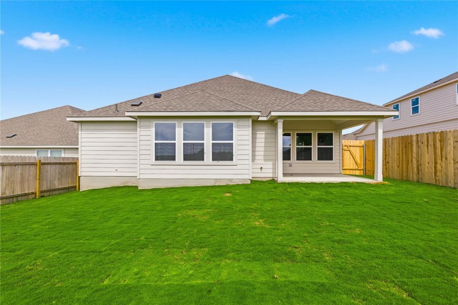 Exterior details and patio area of a home in Calumet, Jarrell (Image 4).