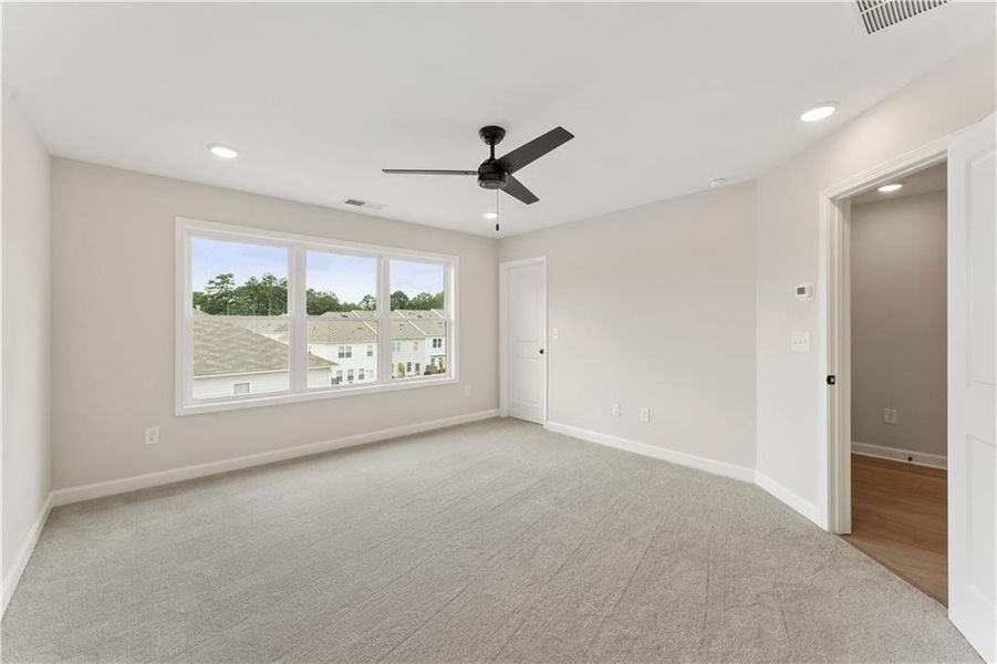 Spacious, unfurnished interior of a new home in East Park Village, Kennesaw (Image 20).