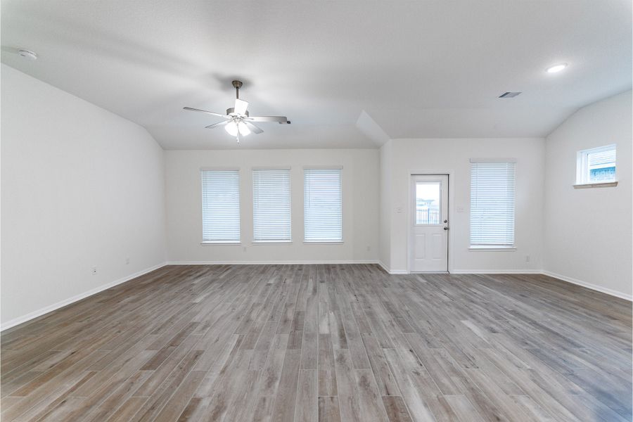 Spacious, unfurnished interior of a new home in Martha's Vineyard, Alvin (Image 19).