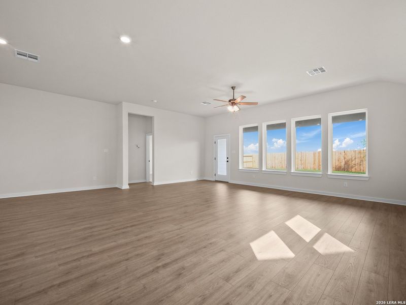 Spacious, unfurnished interior of a new home in Morgan Meadows, San Antonio (Image 11).