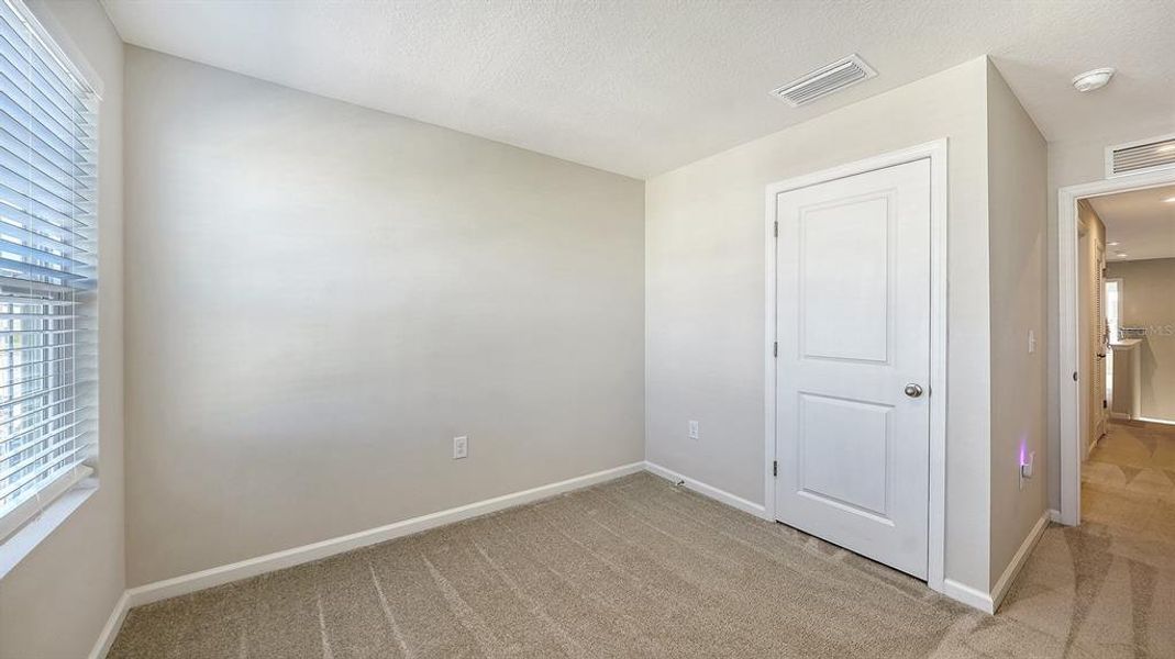 Spacious, unfurnished interior of a new home in , Bradenton (Image 38).