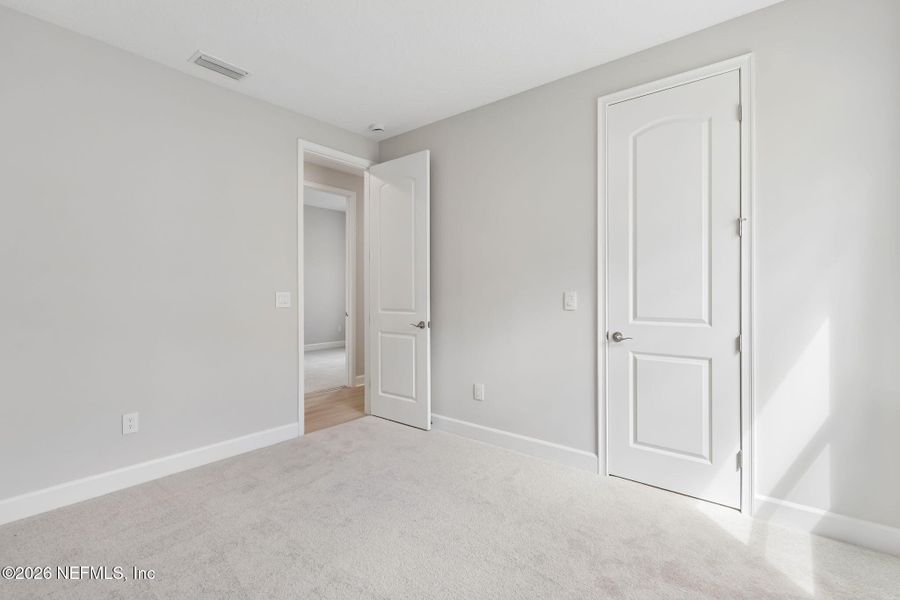 Spacious, unfurnished interior of a new home in Sandy Ridge, Yulee (Image 18).