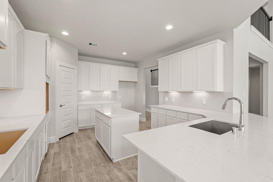 Furnished interior view inside a new home in Briarwood Crossing, Rosenberg (Image 8).